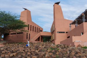 Campus Startup Lions, in Turkana by Kéré Architects is an educational and entrepreneurial hub which provides a space for technology-driven education, business incubation and community engagement. Built with local volcanic stone, the design integrates rainwater harvesting, solar energy and tall ventilation towers reminiscent of surrounding termite mounds.